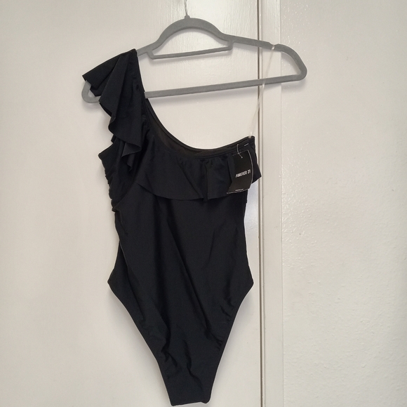 NWT One-Shoulder One-Piece Swimsuit - Picture 3 of 8